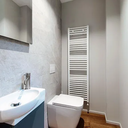 아파트 Hidden - By Myhomeincomo